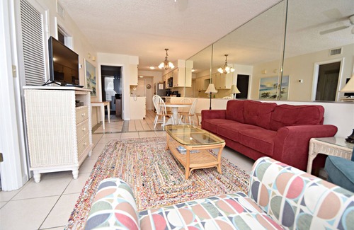 Gulf Shores Condo | 🌊🎣 Relax and catch a couple fish- Happiness comes in waves. 🎣🌊