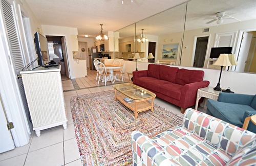 Gulf Shores Condo | 🌊🎣 Relax and catch a couple fish- Happiness comes in waves. 🎣🌊