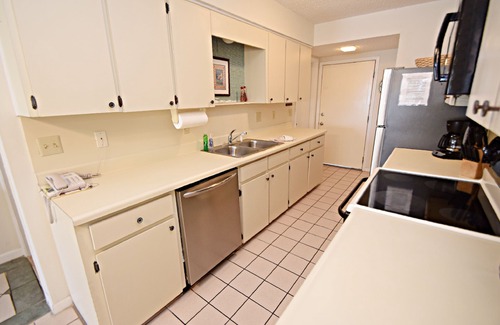 Gulf Shores Condo | 🌊🎣 Relax and catch a couple fish- Happiness comes in waves. 🎣🌊