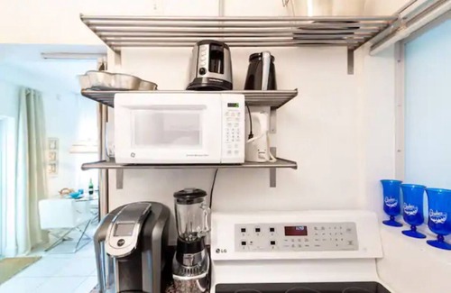Northeast Miami Apartment | RELAX AND COOL MIAMI CENTRALLY LOCATED