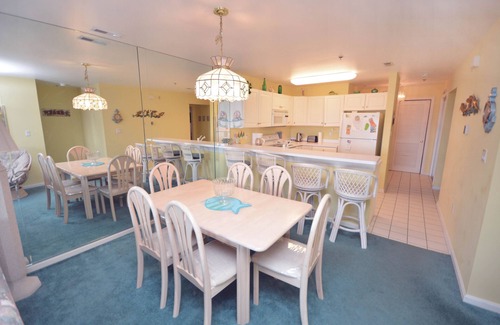 Heron Harbour Isle Condo | Relax and enjoy this two BD condo on the bay side with an outdoor pool and free WiFi, close to a lot of activities