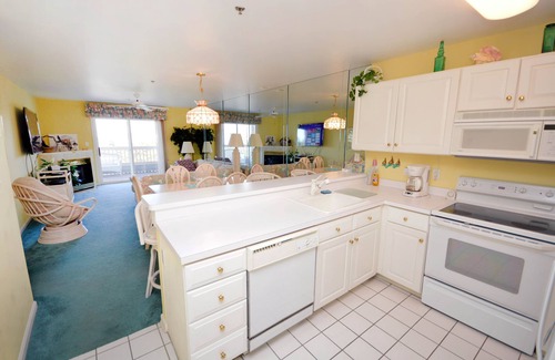 Heron Harbour Isle Condo | Relax and enjoy this two BD condo on the bay side with an outdoor pool and free WiFi, close to a lot of activities