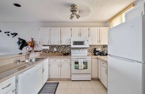 Keauhou Condo | Relax and enjoy your own spacious private lanai with ocean & sunset views