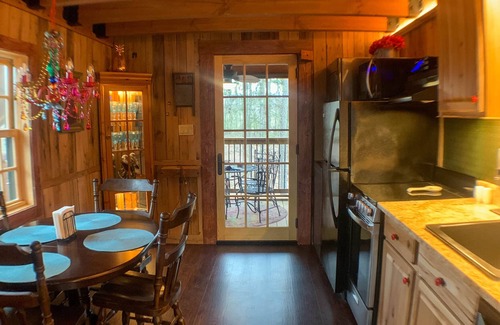 Shenandoah Cabin | Relax and get away in the tree tops in our Eagle's Nest Tree House