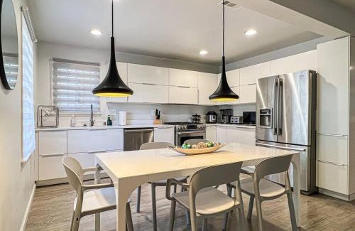 Ladera Heights House | Relax and Play, 2BR Close to SoFi, LAX - SH1-LAD