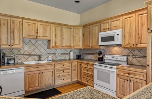 Steamboat Springs House | Relax and Recharge at The Retreat at The Enclave – Mountain Views, Hot Tub, and