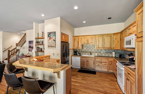 Steamboat Springs House | Relax and Recharge at The Retreat at The Enclave – Mountain Views, Hot Tub, and