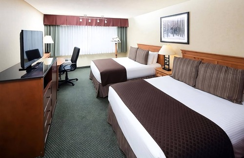 Kalispell Hotel | Relax and Recharge! 4 Relaxing Units, Indoor Pool, FREE Parking, Pets Allowed!