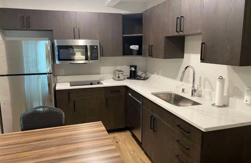 Wasilla Hotel | Relax and Recharge in Lakeside Serenity | Pet-Friendly