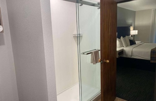 Wasilla Hotel | Relax and Recharge in Lakeside Serenity | Pet-Friendly