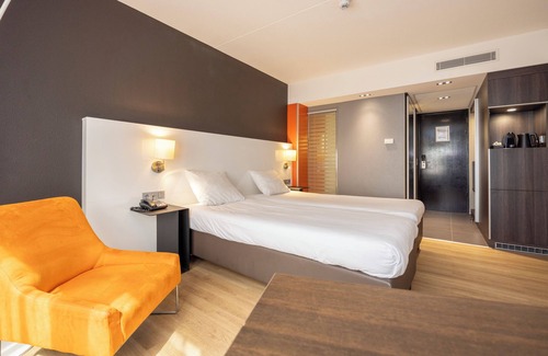 Municipality of Nieuwegein Hotel | Relax and Recharge: Indoor Pool, Free Parking & Scenic Nature Walks Nearby