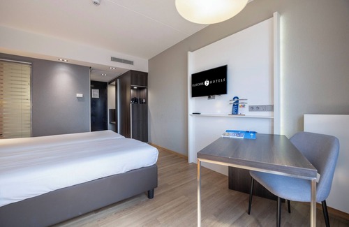 Municipality of Nieuwegein Hotel | Relax and Recharge: Indoor Pool, Free Parking & Scenic Nature Walks Nearby