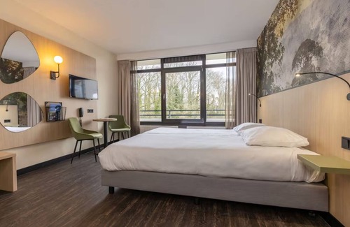 Winterswijk Hotel | Relax and Recharge with Game Room, Indoor Pool and Free Onsite Parking