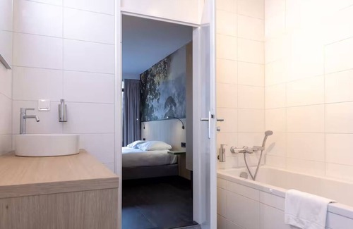 Winterswijk Hotel | Relax and Recharge with Game Room, Indoor Pool and Free Onsite Parking