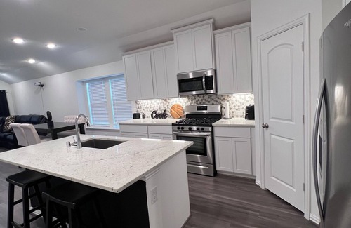 Barker House | Relax, and Reset: Cozy 4 bedroom & 3 full baths with WiFi, AC in enjoyable Katy