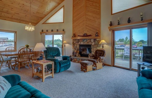 Spring Brook House | Relax and Unwind at the Wren's Nest in the Dells