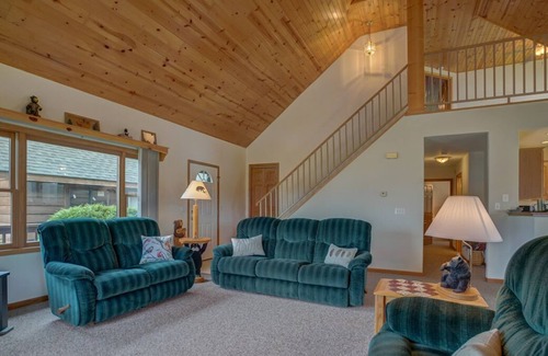 Spring Brook House | Relax and Unwind at the Wren's Nest in the Dells