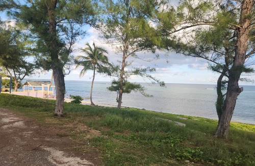 Bodden Town Apartment | Relax and Unwind at our cozy 1-bedroom Apt, within 5 mins away from the beach