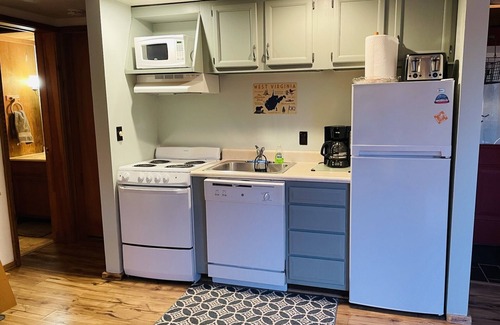 Davis Cabin | Relax and Unwind at the Bear Stroll Bungalow