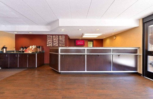 Secaucus House | Relax and Unwind! Free Parking, Pets Allowed, Short Drive to Metlife Stadium