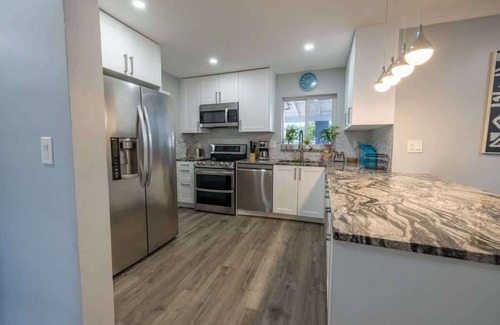 Boulevard Heights House | Relax and Unwind in a 4BR Home with Pool in Hollywood