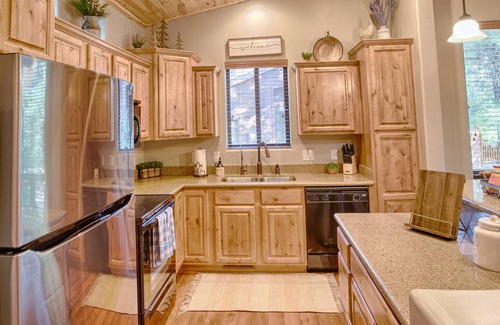 Torreon House | Relax and unwind in the White Mountains!