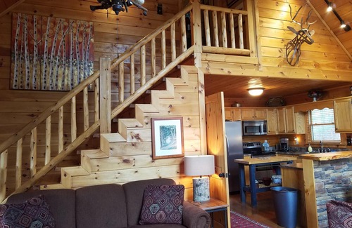 Blue Ridge Cabin | Relax and unwind in the peacefulness of nature in the North Georgia Mountains!