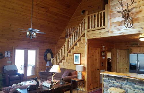 Blue Ridge Cabin | Relax and unwind in the peacefulness of nature in the North Georgia Mountains!