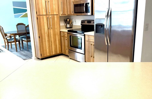 Pelican House | Relax and Unwind, kayak the lake, Near Sanibel,Matlacha, Ft Myers Beach, 3bed2ba