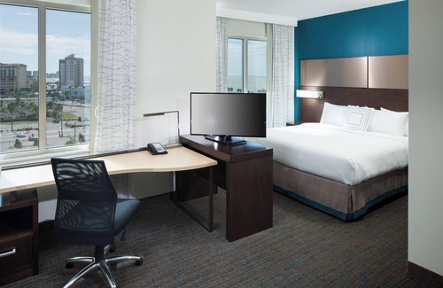 Clearwater Beach Hotel | Relax and Unwind! Onsite Pool, Pet-friendly Property, Steps to the Beach.