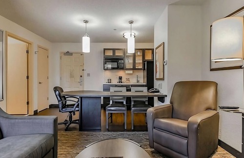 Wichita Hotel | Relax and Unwind! Pet-Friendly Property, Free Parking, Kitchen Near Harvest Park