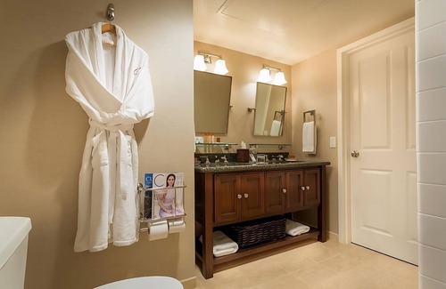 Cupertino Hotel | Relax and Unwind! Pool, Free Breakfast, Short Drive to Winchester Mystery House