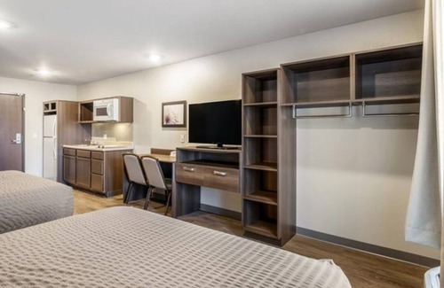 Moreno Valley Hotel | Relax and Unwind in Moreno Valley! 2 Modern Units, Full Kitchen, Free Parking