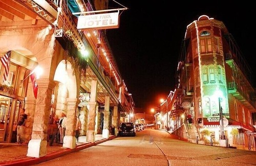 Eureka Springs House | Relax at 19 Mermaid Room -Walk to Trolley, Parking, Located behind Gaskin Switch