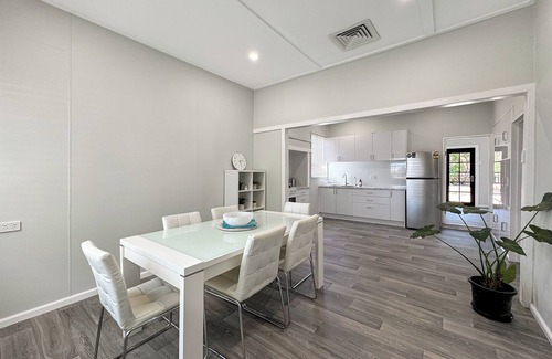 Broken Hill House | Relax at Gossan