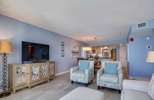 Sandestin Condo | Relax at Sandestin Resort! Beachfront Condo w/ Golf Cart! Pool!