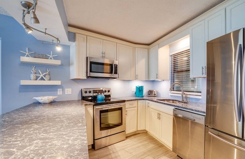Sandestin Condo | Relax at Sandestin Resort! Beachfront Condo w/ Golf Cart! Pool!