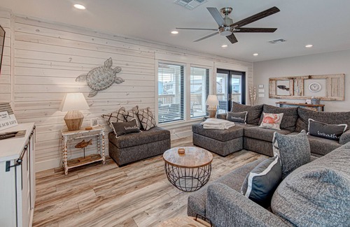 Port Aransas House | Relax at the Crooked Cabin with a Private Pool