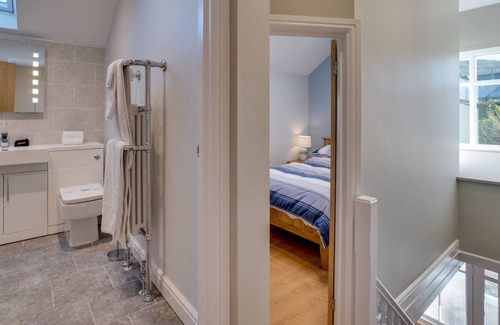 Malvern Cottage | Relax at the Foot of Malvern Hills, Fire Pit and Hot Tub. Cottage Updated 2023