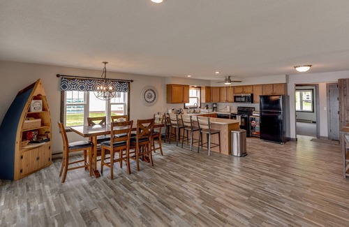 Brainerd House | Relax at The Lazy Loon- Lakeside fire pit/Swimming/Hot tub/Game room
