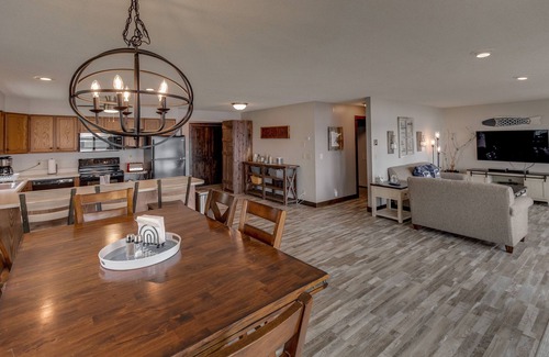 Brainerd House | Relax at The Lazy Loon- Lakeside fire pit/Swimming/Hot tub/Game room
