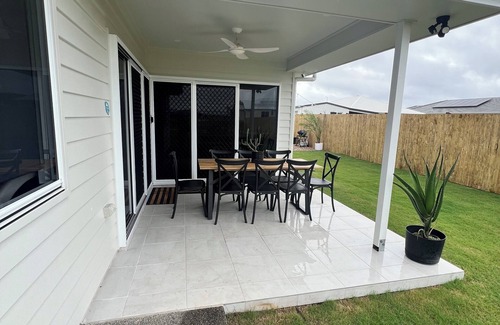 Bargara House | Relax at this Hampton style Beach House 3 min drive to the centre of everything.