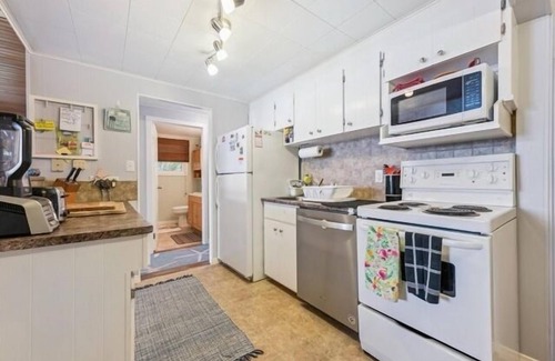 South Bruce Peninsula House | Relax at this waterfront cottage on Colpoy’s Bay—perfect for up to 6 adults and 2 kids. Enjoy a private dock with tiki bar, firepit by the lake, boat access, and nearby trails. A peaceful, fully equipped retreat for your next vacation getaway.