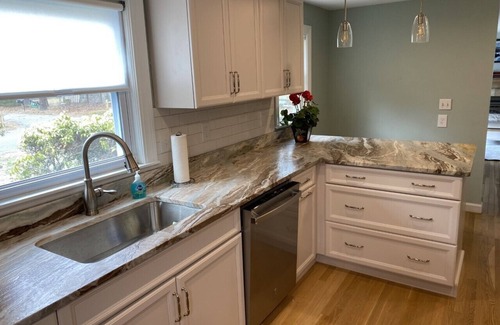 South Yarmouth House | Relax Beautiful South Yarmouth Pond Home, Family sized, minutes for beach, Kayak
