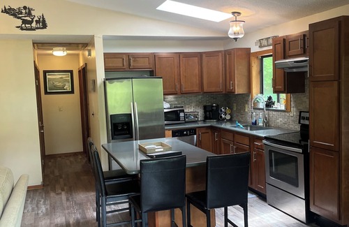 Greentown House | Relax by the lake