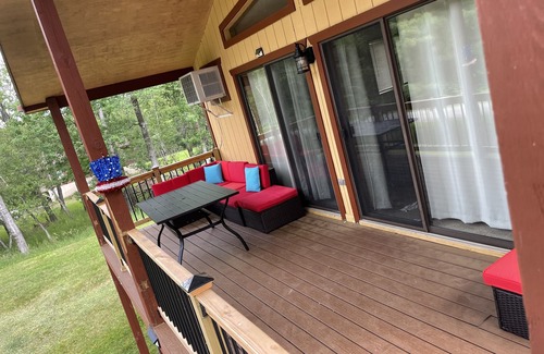 Greentown House | Relax by the lake