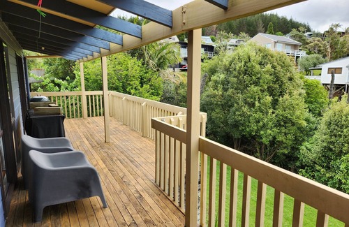 Onemana House | Relax by the reserve 2 minutes walk to beach and cafe at beautiful Onemana beach