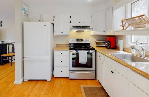 Truro House | Relax by the sea! Pet-Friendly Truro Home near Cape Cod National Seashore