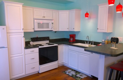 Leola Cottage | Relax close to all the Amish Country attractions. Affordable, Family-Friendly.