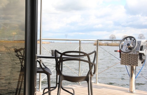 Zeewolde Boat Rental | Relax & Experience a luxury Houseboat near Harderwijk and Zeewolde